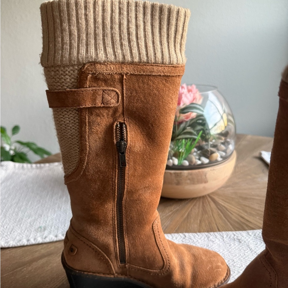 Ugg Cream Shearling Lined Interior - image 5